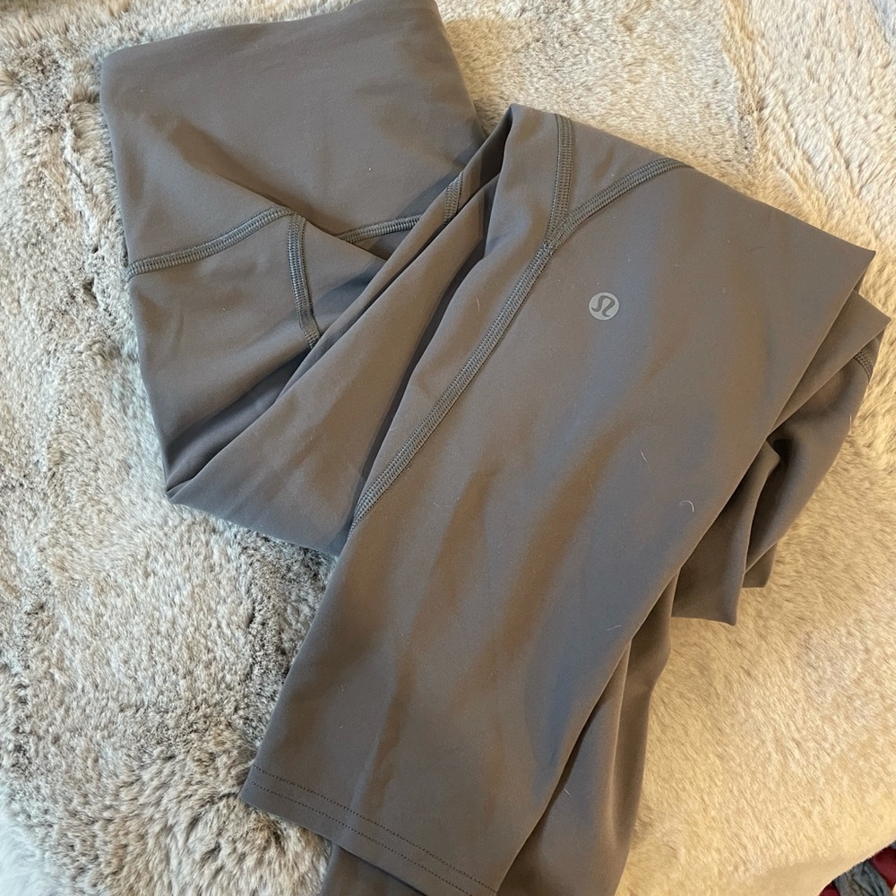 LULULEMON LEGGINGS- in movement  7/8 length